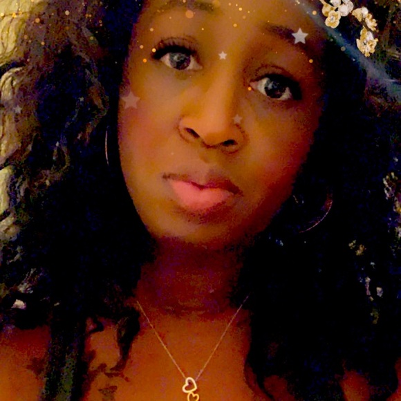 Meet your Posher, Kelli - Picture 1 of 3